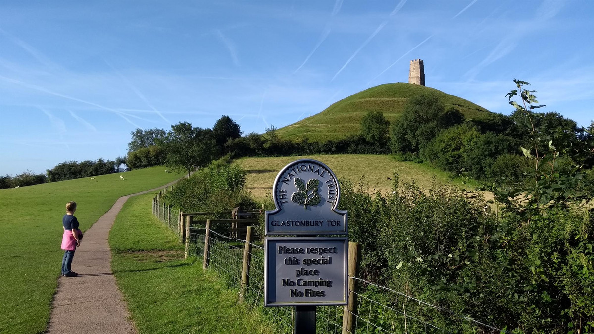 Tại Avalon, thời gian không ảnh hưởng đến con người. Theo đó, con người sẽ không bao giờ già nua, bệnh tật mà luôn trẻ trung xinh đẹp.