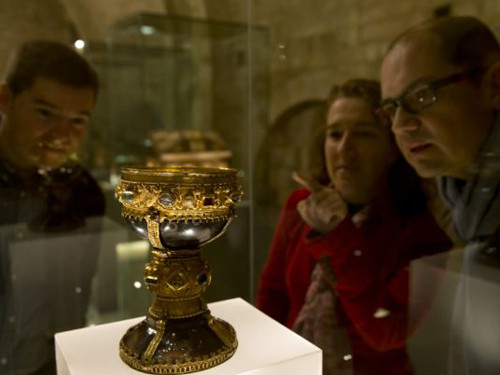 Dù vậy, nhiều chuyên gia vẫn chưa thể khẳng định Chén Thánh có thực sự tồn tại hay không. Nếu bảo vật bí ẩn này không tồn tại thì con người sẽ không bao giờ tìm thấy nó.