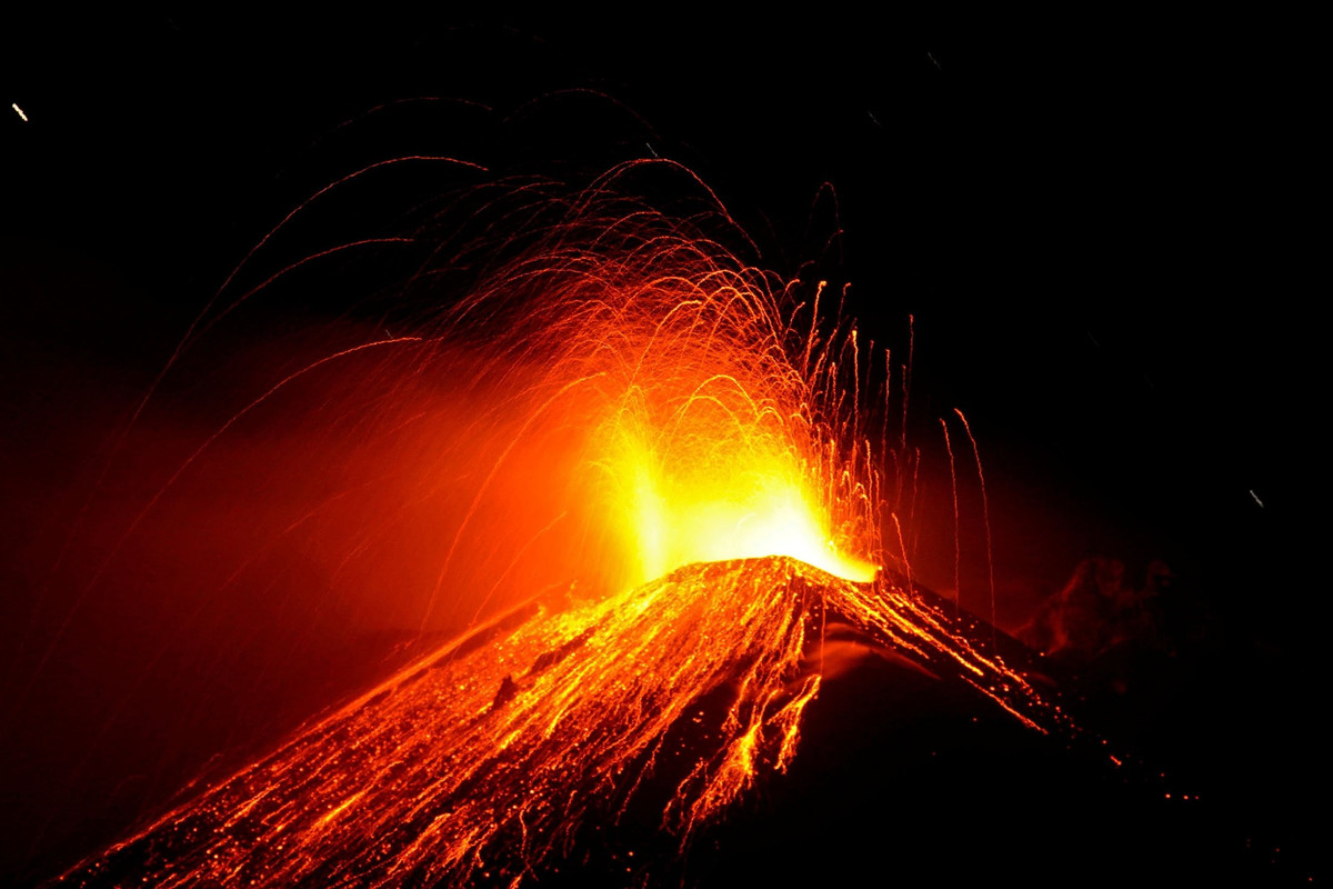 Các phương pháp theo dõi mức đá magma đang được sử dụng bao gồm: dùng máy bay trực thăng bay trên miệng núi lửa hoặc leo lên miệng núi lửa và hướng thiết bị đo laser vào bên trong miệng núi lửa. Các chuyên gia nhận định những biện pháp này khá nguy hiểm, tốn kém và không thể thực hiện liên tục.