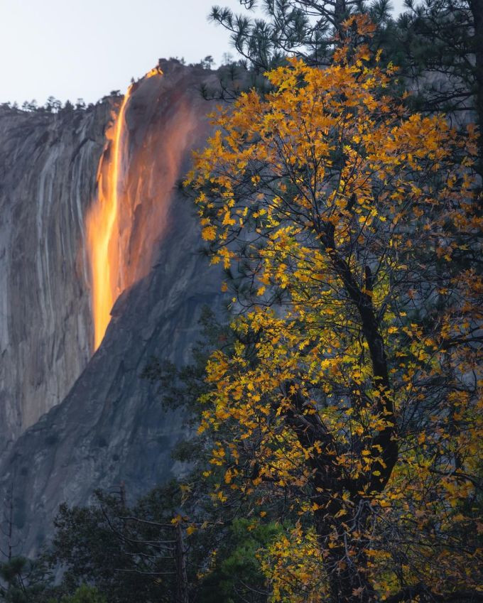 Khi ghé thăm Công viên quốc gia Yosemite, bang California, Mỹ vào tháng 2 hàng năm, du khách sẽ tận mắt chứng kiến hiện tượng "thác lửa" kỳ thú.