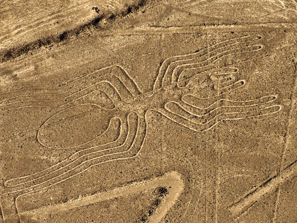 Trên cao nguyên Nazca, Peru, các chuyên gia "đau đầu" đi tìm lời giải về hàng trăm hình vẽ khổng lồ chỉ có thể nhìn rõ từ trên cao. Một số hình vẽ các loài vật như: chim ruồi, khỉ, nhện, thằn lằn hay những dạng hình học bí ẩn.