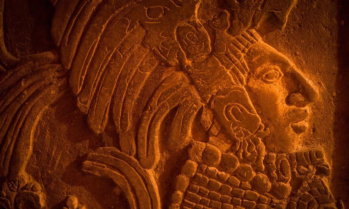 Dù vậy, nhóm nghiên cứu đến nay vẫn chưa thể xác định chắc chắn những sợ xanh lam đó bị mắc kẹt trong răng của các nạn nhân hiến tế từ khi nào.