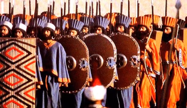 Mỗi người lính sử dụng thành thạo nhiều loại vũ khí để có thể làm tiêu hao sinh lực địch một cách hiệu quả nhất.