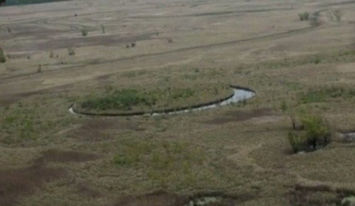 Mỗi khi va chạm với vùng đất xung quanh, đảo El Ojo sẽ nhận được một lực đẩy để có thể tự di chuyển.