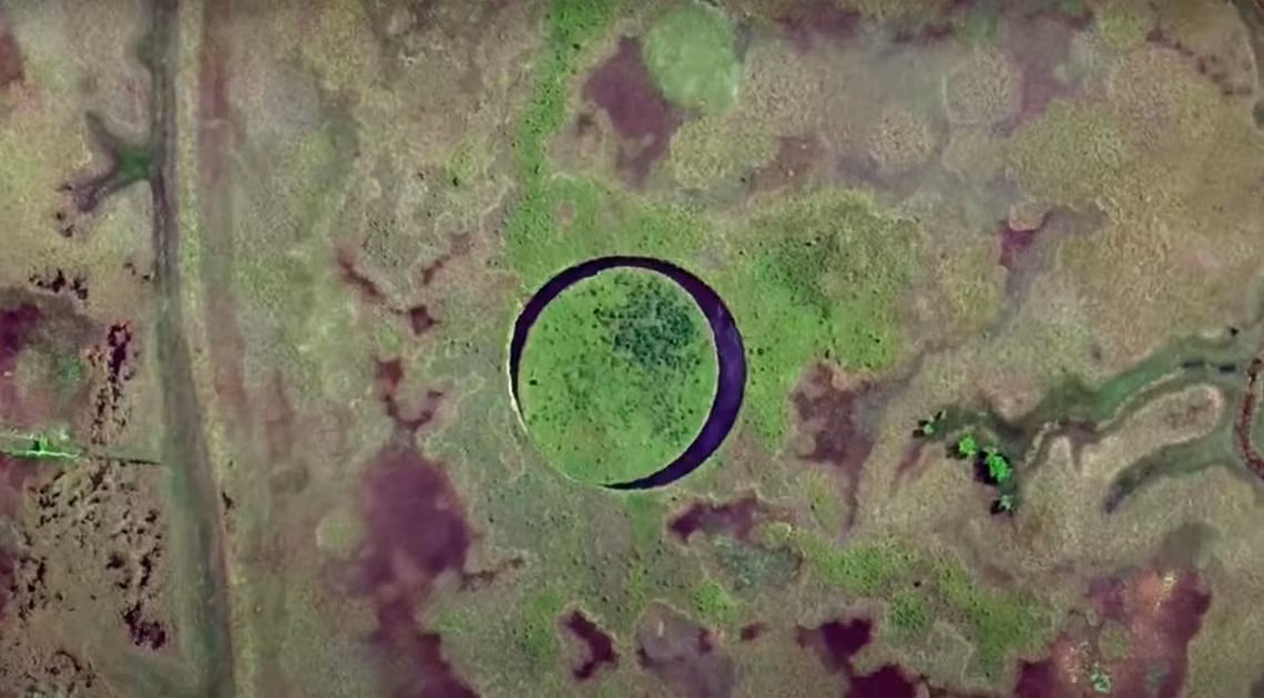 Theo một số nhà nghiên cứu, chính dòng nước và nền đất cứng khiến đảo El Ojo đi ngược lại quy luật tự nhiên.