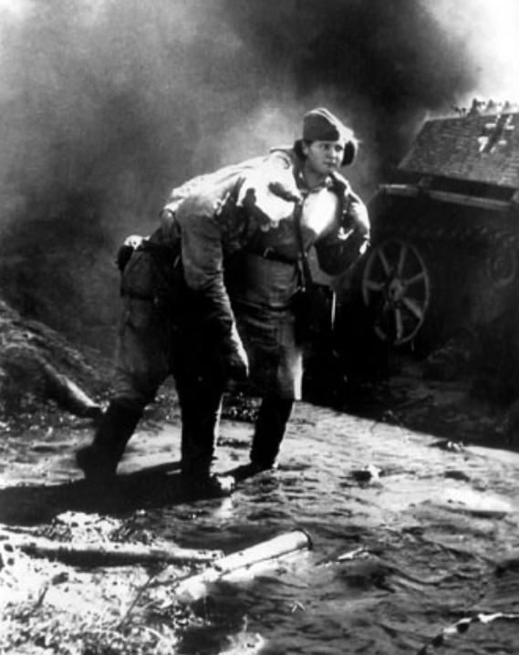 Tại đây, bà Bashkirova cùng các đồng nghiệp chăm sóc, điều trị cho các binh sĩ bị thương trong chiến đấu. Bà thường xuyên hỗ trợ các bác sĩ thực hiện các ca phẫu thuật nguy hiểm nhằm cứu sống các binh lính trong bối cảnh diễn ra những cuộc chiến khốc liệt giữa Liên Xô với Đức quốc xã.