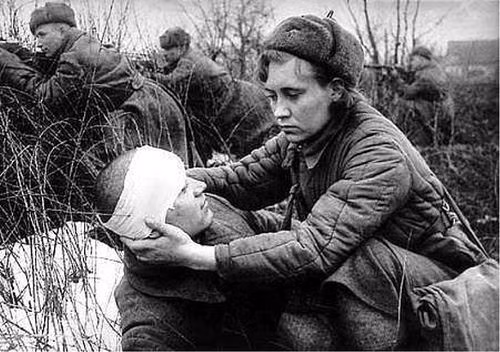 Với lòng dũng cảm và sự hy sinh vì đất nước, bà Bashkirova vinh dự được chính quyền trao tặng huân chương “Vì sự nghiệp chiến đấu” và “Vì sự bảo vệ Zapolyarye”.