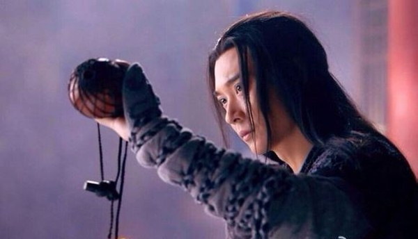 Trong khi đó, mộ kiếm của Độc Cô Cầu Bại cũng chứa bí mật lớn. Theo mô tả của Kim Dung, Dương Quá có cơ hội gặp được thần điêu.