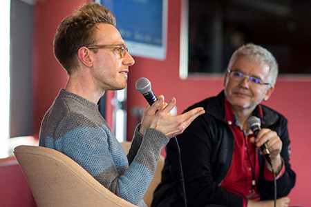 “Số 1 thì sáng chói, như có người dùng đèn pin rọi vào mắt tôi. Số 5 giống như tiếng sấm hay tiếng sóng đánh vào ghềnh đá. Số 37 nhão nhoét như cháo, còn số 89 làm tôi nhớ đến tuyết rơi”, chàng trai "dị nhân" Daniel giải thích việc nhìn thấy các con số khác với mọi người như thế nào.