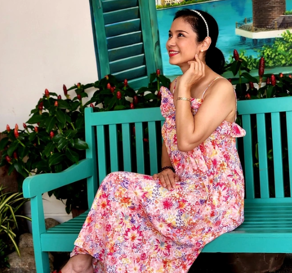 Viet Trinh khong ngai bi che “het thoi”, phai di ban hang online