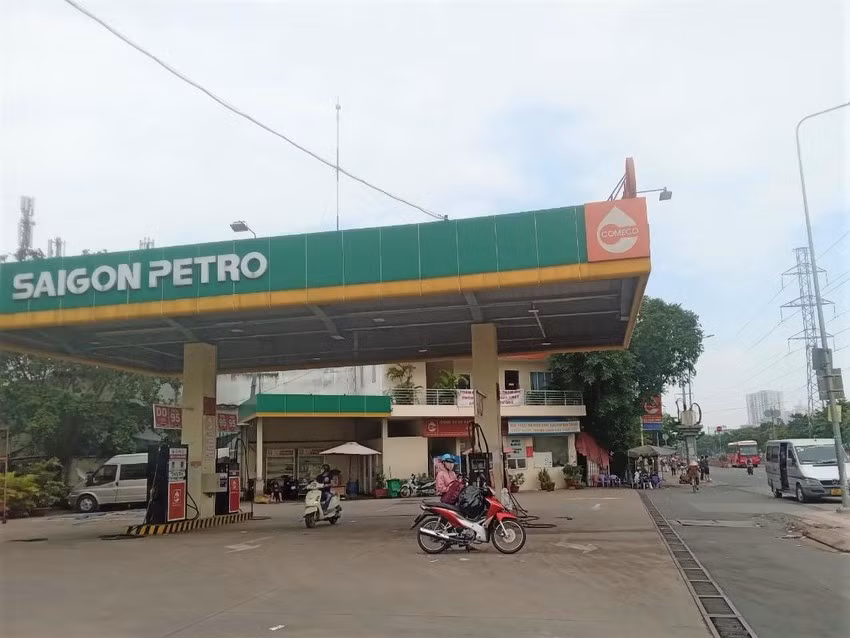 TP.HCM: Nguoi dan chen chan cho mua 20.000-30.000 dong xang-Hinh-12