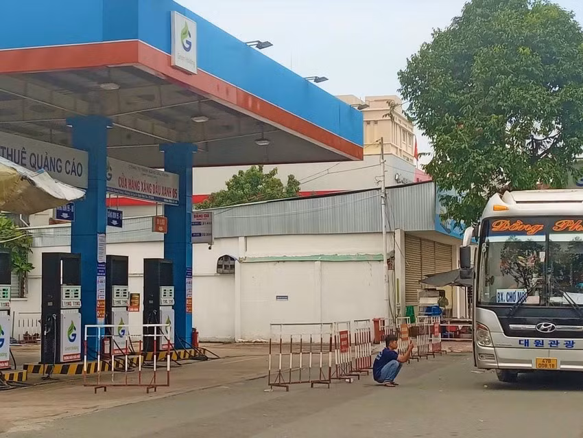 TP.HCM: Nguoi dan chen chan cho mua 20.000-30.000 dong xang-Hinh-13