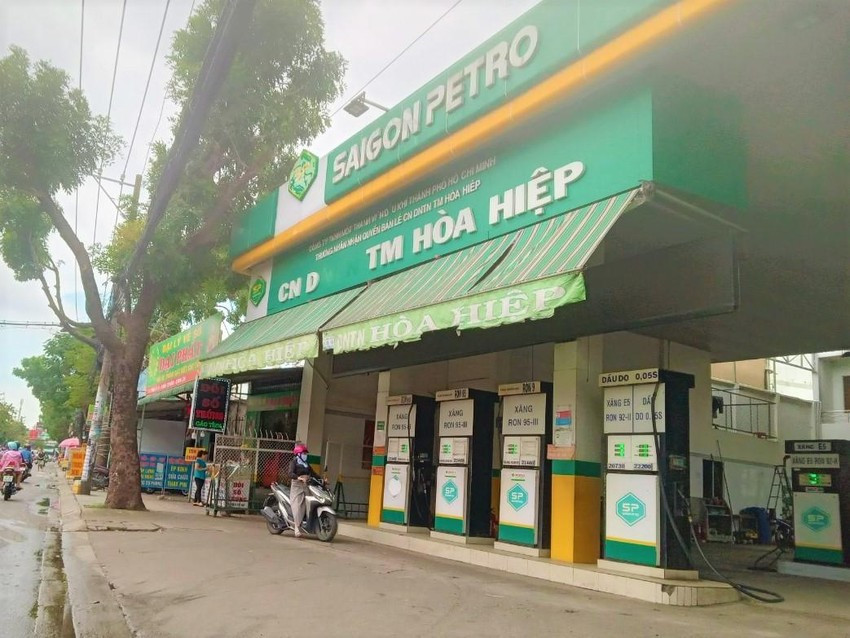 TP.HCM: Nguoi dan chen chan cho mua 20.000-30.000 dong xang-Hinh-11