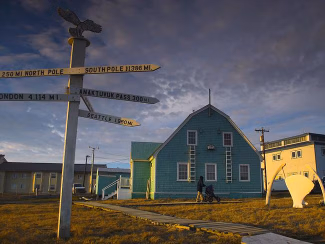 Nằm ở Alaska, Mỹ, thành phố Barrow có dân số nhỏ, chỉ hơn 4.500 người. Từ cuối tháng 5 đến cuối tháng 7, Mặt trời không lặn ở Barrow.