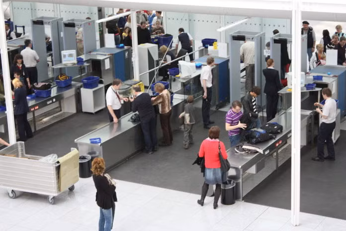 Trước đó, cơ quan chức năng phát hiện một số vụ vận chuyển trái phép động vật hoang dã trong hành lý của người dân khi họ làm thủ tục sân bay.