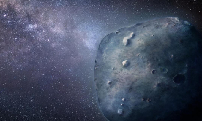 Đó là tiểu hành tinh Phaethon. Theo các chuyên gia, tiểu hành tinh này đã tự rút ngắn quỹ đạo của mình mỗi 4 mili giây/năm. Mặc dù con số này rất nhỏ nhưng mỗi thay đổi như vậy, nhất là thay đổi liên tục với một gia tốc khó hiểu có thể tác động không nhỏ đến dự báo về hướng di chuyển của tiểu hành tinh Phaethon.