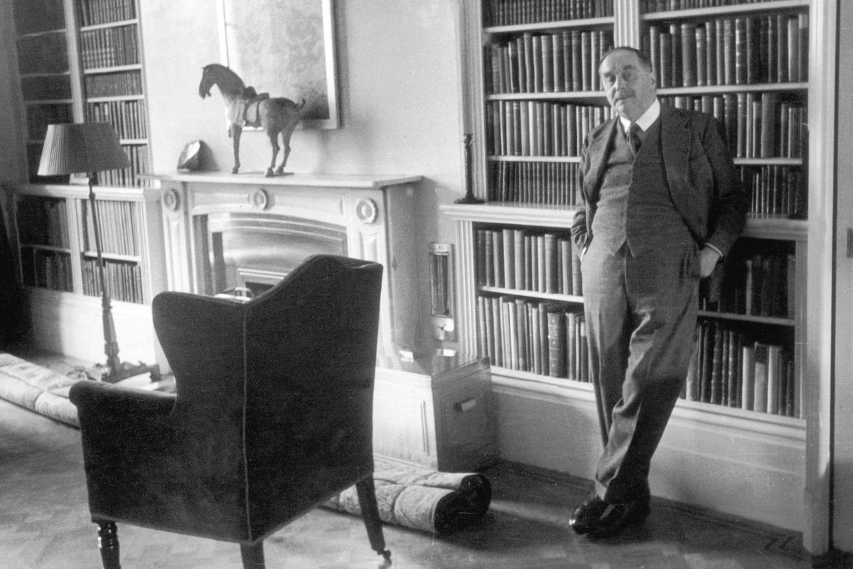 Trong số này, vào năm 1899, nhà văn Wells đã viết trong cuốn sách "The Sleeper Wakes" (tạm dịch là "Thức dậy") đề cập đến những cánh cửa tự động đóng mở.