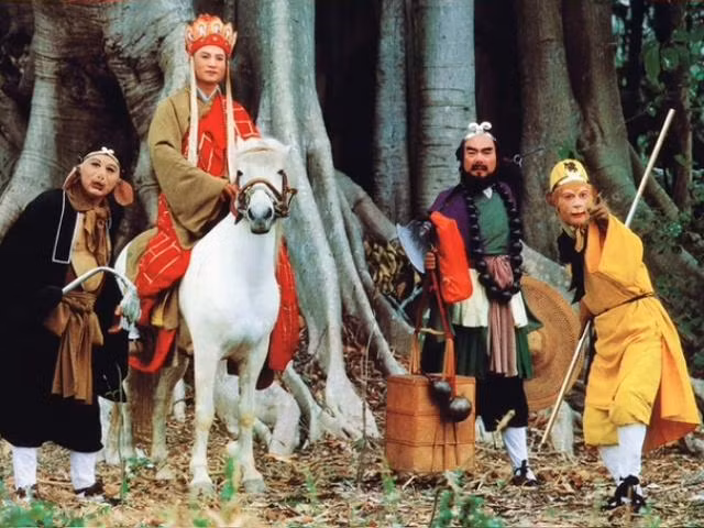 Trong hành lý mà Sa Tăng luôn gánh trên vai suốt dọc đường đi thỉnh kinh gồm khá nhiều thứ vô cùng cần thiết cho chuyến hành trình của 4 thầy trò. Những thứ có trong hành lý gồm: tiền, sách kinh Phật, áo cà sa, bát vàng, văn kiện thông hành, giày, giấy mực...