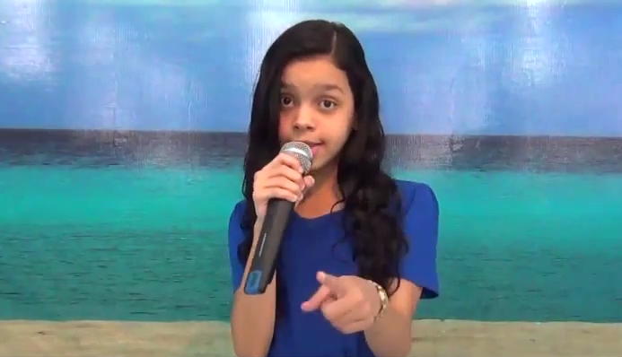 Alani Santos sống ở thị trấn San Gonzalo, ngoại ô Rio de Janeiro, Brazil tuyên bố có thể chữa bệnh nhờ "thừa hưởng quyền năng của Chúa". Điều khó tin là cô bé không sử dụng bất cứ loại thuốc nào, mà chỉ dùng tay chạm vào tay, ngực hoặc đầu của bệnh nhân và cầu nguyện.