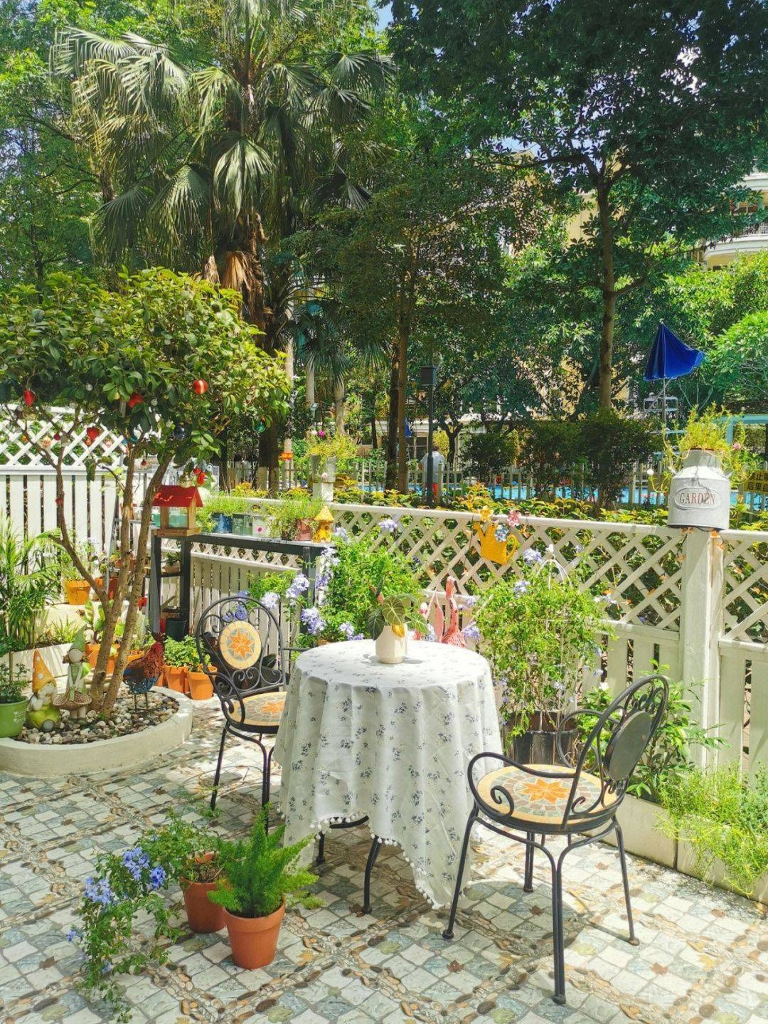 Bien manh san co moc um tum thanh khu vuon da sac-Hinh-2