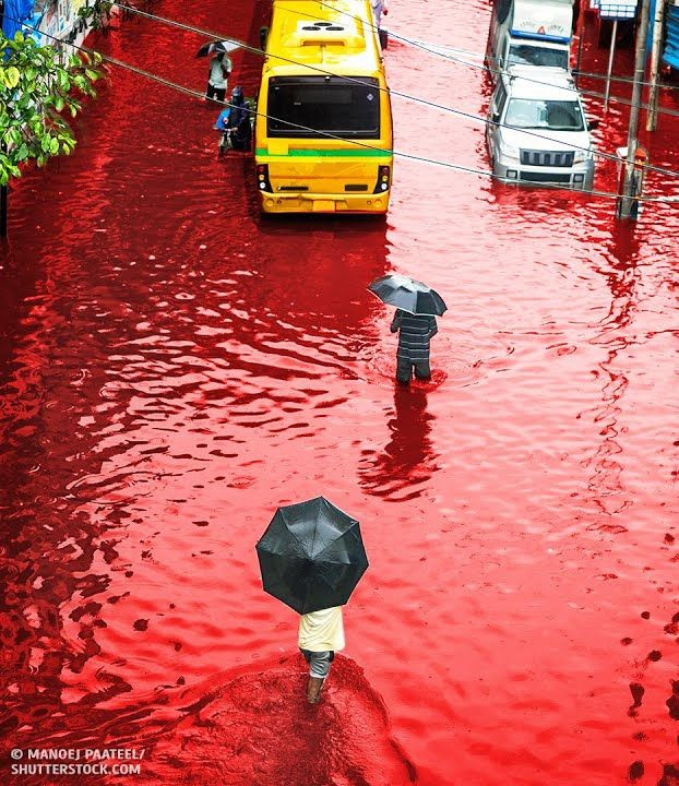 Một số nền văn minh cổ xưa cho rằng, "trận mưa máu" là điềm báo chết chóc. Đó có thể là những thảm kịch thiên nhiên rùng rợn hay các cuộc chiến khiến nhiều người đổ máu.