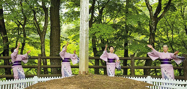 Ngôi mộ của Chúa Jesus nằm trên đỉnh một ngọn đồi. Bên cạnh nơi an nghỉ của Chúa Jesus là ngôi mộ có hình chiếc tai của Isukiri cùng với một lọn tóc của Đức mẹ đồng trinh Maria.