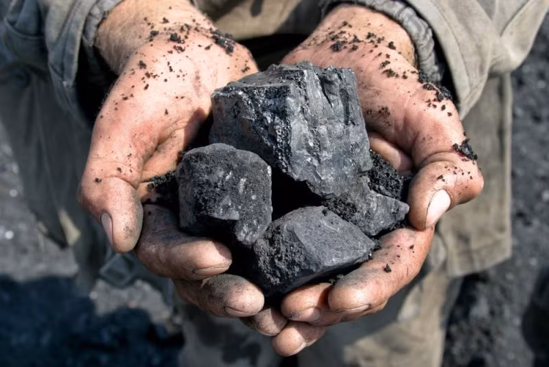 Vào năm 1545, một thị trấn khai thác mỏ nhỏ được thành lập dưới chân núi Cerro Rico. Khoảng 3 triệu người bản địa bị buộc phải làm việc tại đây.