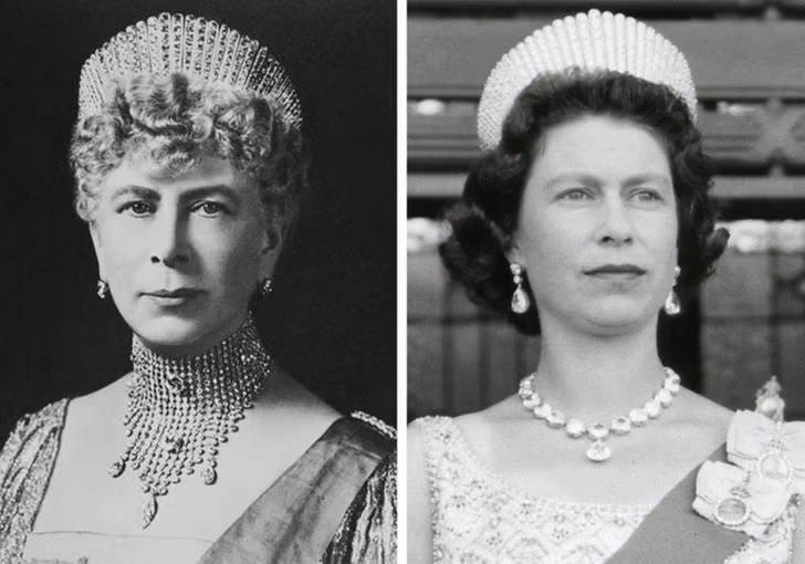 Vương miện Tiara Kokoshnik được làm cho Nữ hoàng Mary. Bà đã để lại vương miện này cho Nữ hoàng Elizabeth II.