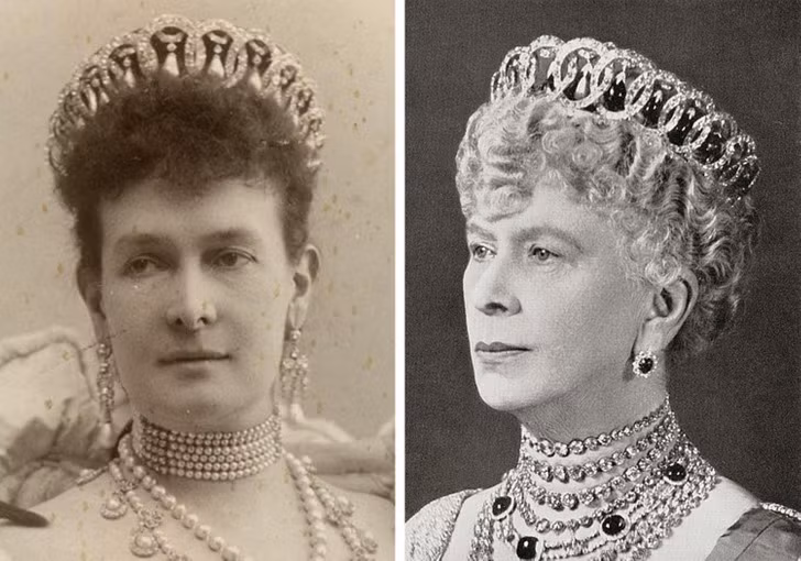 Vương miện Grand Duchess Vladimir được Nữ hoàng Mary (phải ảnh) đeo trong một sự kiện. Trước đó, vương miện thuộc sở hữu của nữ công tước Vladimir (trái ảnh). Vương miện này được chế tác vào những năm 1870.