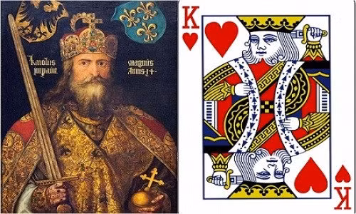  Lá bài K cơ trong bộ bài Tây được giới nghiên cứu tin rằng là hình ảnh cách điệu của vua Charlemagne hay còn gọi Charles Đại đế (742 - 814). Ông là vua của người Frank, về sau lên ngôi hoàng đế La Mã.