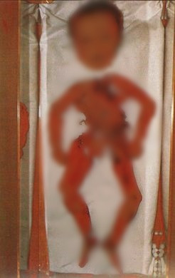 Vào tháng 7/1990, một nhóm các nhà khoa học chuyên nghiên cứu hang động phát hiện 8 xác ướp trong hang động Asi-al Hadath ở thung lũng Qadisha, phía Bắc Lebanon.