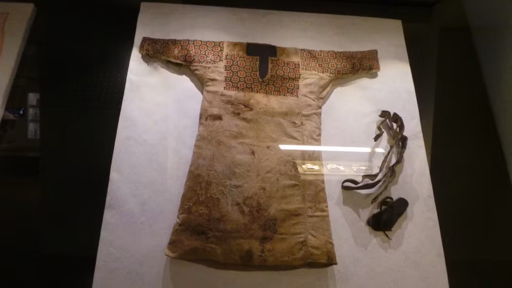 Không khí khô và độ ẩm thấp trong hang động được xem là điều kiện lý tưởng giúp bảo quản 8 thi hài.