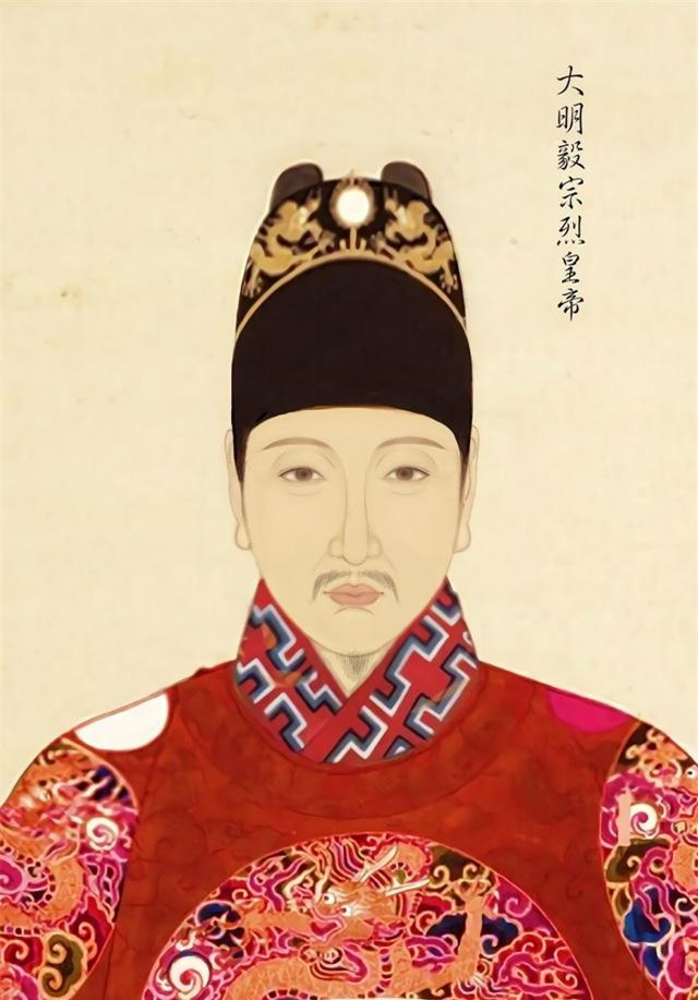 Theo "Hán Nam Tục Quận Chí" ghi lại, năm đầu tiên vua Sùng Trinh trị vì đất nước, toàn bộ bầu trời đỏ như máu; năm thứ 5 đói kém, năm thứ 6 năm lũ lụt; năm thứ 7 nạn châu chấu mùa thu, đói to. Đến năm thứ 9, hạn hán, lũ lụt xảy ra khiến nhiều người dân không có nhà ở, phải tha phương cầu thực. Đến năm Sùng Trinh thứ 11, nạn châu chấu hoành hành, bay che trời. Năm thứ 13 đại hạn; năm thứ 14 tiếp tục hạn hán.