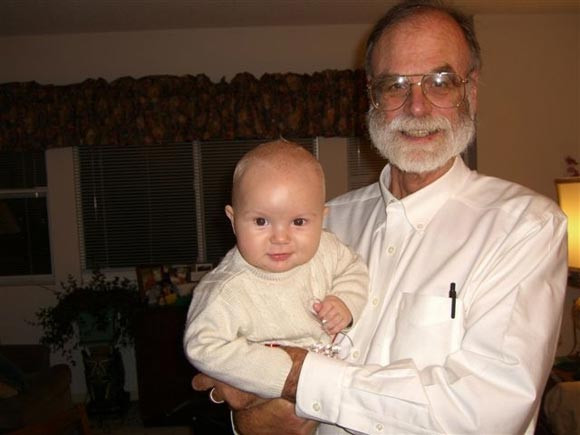 Thêm nữa, ông James còn kể với vợ con rằng nhìn thấy những con cá heo đang bơi dọc hai bên mạn thuyền. Đồng thời, ông dự đoán rằng có thể điện thoại của ông sẽ ở ngoài vùng phủ sóng trong vài giờ.