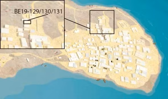 Ngoài 15 xác ướp chim ưng, nhóm khảo cổ còn tìm thấy nhiều trứng chim ưng còn nguyên vẹn. Đây là lần đầu tiên các nhà khảo cổ tìm thấy trứng chim ưng trong ngôi đền.