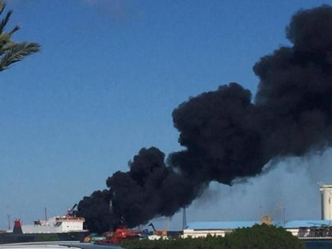 Theo các nguồn tin, ước tính ít nhất 8 quả đạn pháo đã được bắn vào tàu, 4 quả đã rơi trúng đích, dẫn đến kích nổ số đạn dược mang theo và sau đó gây ra đám cháy không thể kiểm soát, nhấn chìm con tàu trong biển lửa.