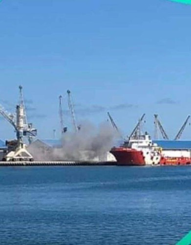 Căn cứ vào hình ảnh, có thể thấy rằng ngọn lửa và một cột khói lớn bốc cao hàng trăm mét, đây là kết quả của cuộc tấn công bằng pháo do lực lượng vũ trang LNA thực hiện.