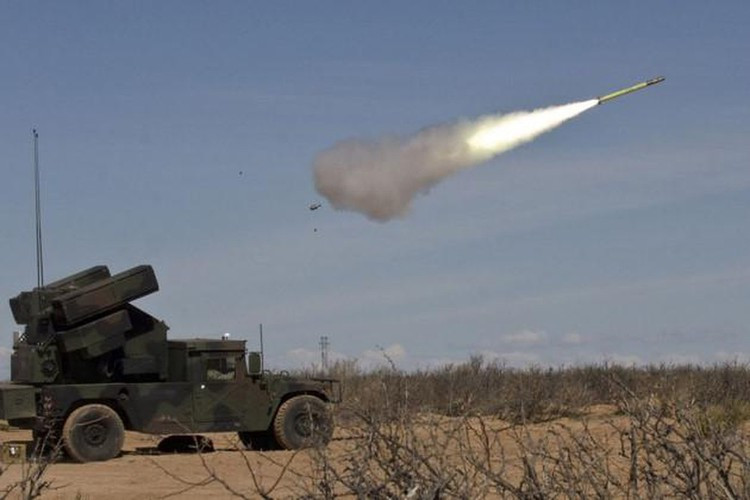 Đầu nổ nặng 3kg, hoạt động theo nguyên lý chạm nổ, được gắn kíp nổ và đồng hồ hẹn giờ tự hủy.