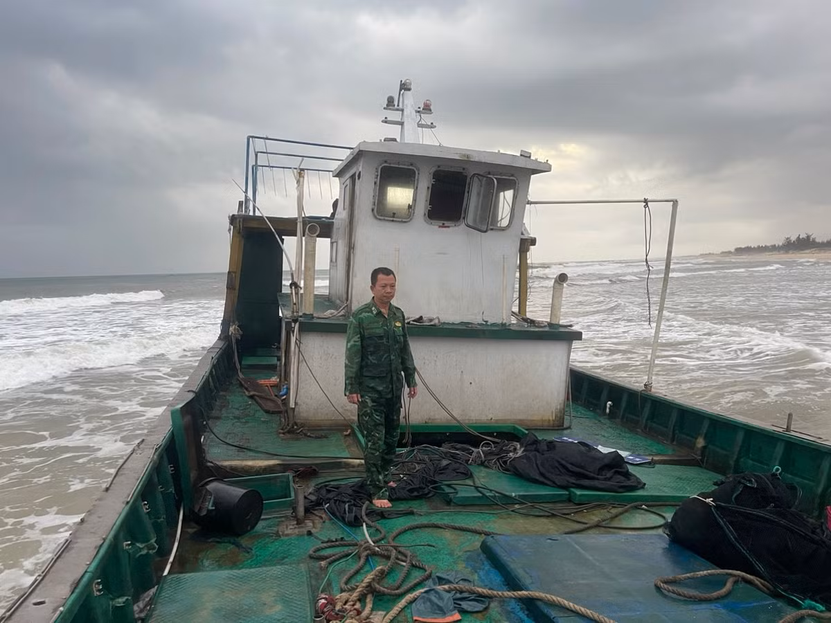 Hiện lực lượng chức năng đang bảo vệ hiện trường, tiến hành các thủ tục pháp lý theo quy định.