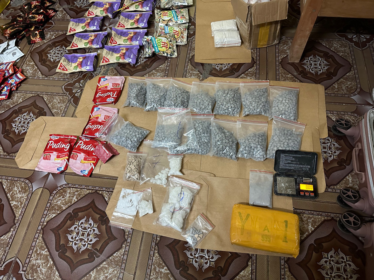 Công an Quảng Bình bắt 3 đối tượng cùng hơn 10kg ma tuý Cong an Quang Binh bat 3 doi tuong cung hon 10kg ma tuy