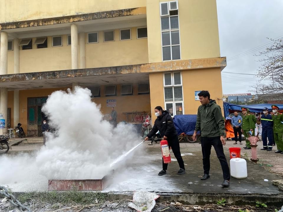 Tại buổi tuyên truyền các hộ tiểu thương, BQL chợ và nhân dân đã được Cán bộ chiến sĩ hướng dẫn các biện phòng cháy, đặc biệt là trong thời gian Tết Nguyên đán sắp tới. Việc chấp hành nội quy PCCC và CNCH tại chợ, cách bố trí, sắp xếp hàng hóa, sử dụng phương tiện chữa cháy ban đầu và xử lý thoát nạn khi có sự cố cháy, nổ, tai nạn xảy ra. Đồng thời sử dụng loa phát thanh để phổ biến các quy định của pháp luật về PCCC và CNCH tới toàn thể nhân dân.