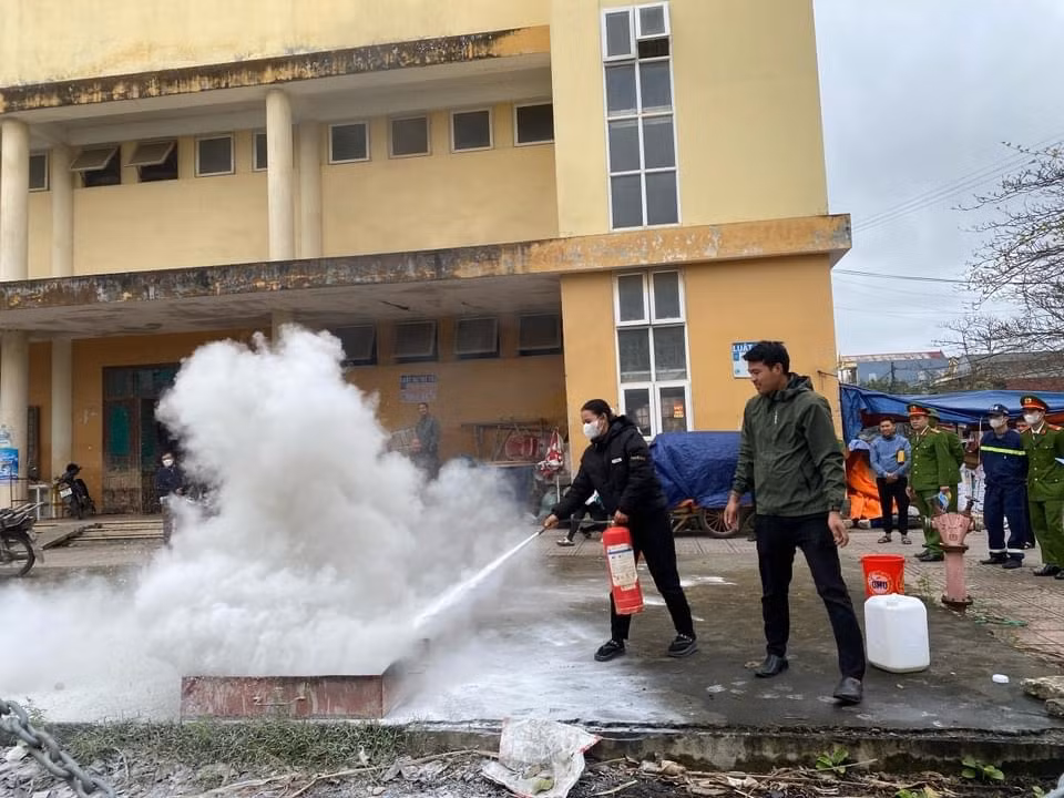 Tại buổi tuyên truyền các hộ tiểu thương, BQL chợ và nhân dân đã được Cán bộ chiến sĩ hướng dẫn các biện phòng cháy, đặc biệt là trong thời gian Tết Nguyên đán sắp tới. Việc chấp hành nội quy PCCC và CNCH tại chợ, cách bố trí, sắp xếp hàng hóa, sử dụng phương tiện chữa cháy ban đầu và xử lý thoát nạn khi có sự cố cháy, nổ, tai nạn xảy ra. Đồng thời sử dụng loa phát thanh để phổ biến các quy định của pháp luật về PCCC và CNCH tới toàn thể nhân dân.