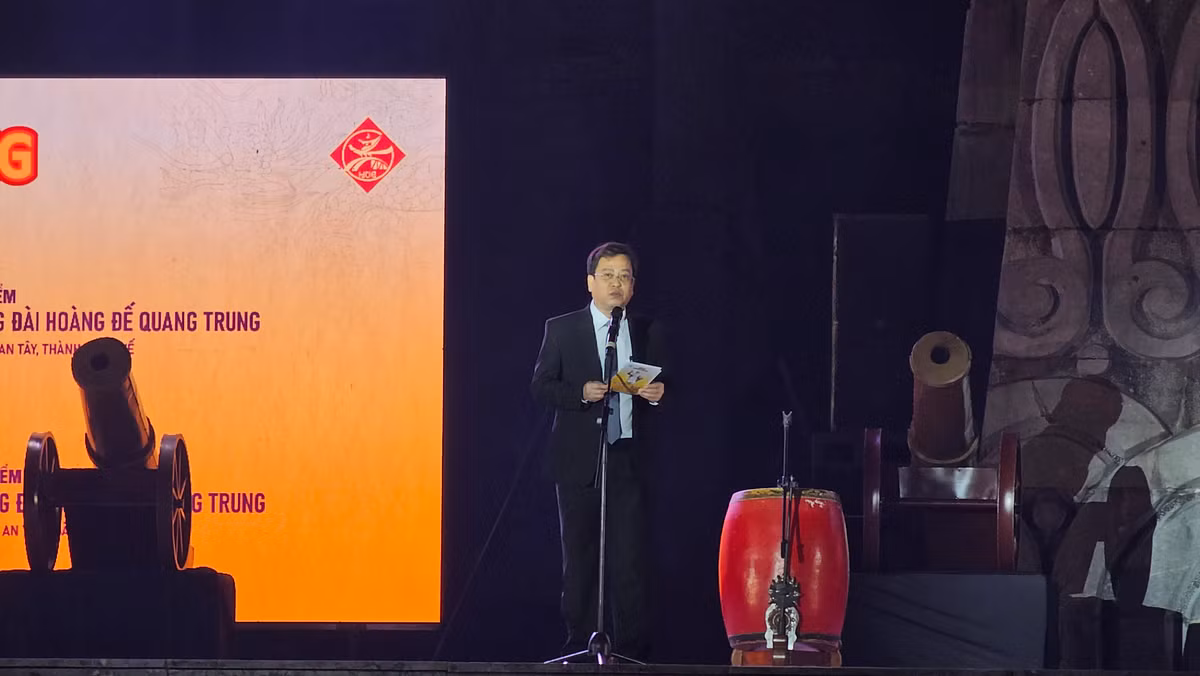 Ông Trương Đình Hạnh, Phó Chủ tịch UBND TP Huế cho biết, Chương trình nghệ thuật tái hiện Lễ đăng quang - kỷ niệm ngày Anh hùng dân tộc Hoàng đế Quang Trung - Nguyễn Huệ lên ngôi và chiến thắng Ngọc Hồi - Đống Đa được tổ chức quy mô với lực lượng diễn viên hùng hậu kết hợp hiệu ứng âm thanh, khói lửa đặc sắc nhằm tái hiện buổi lễ có nhiều ý nghĩa quan trọng.