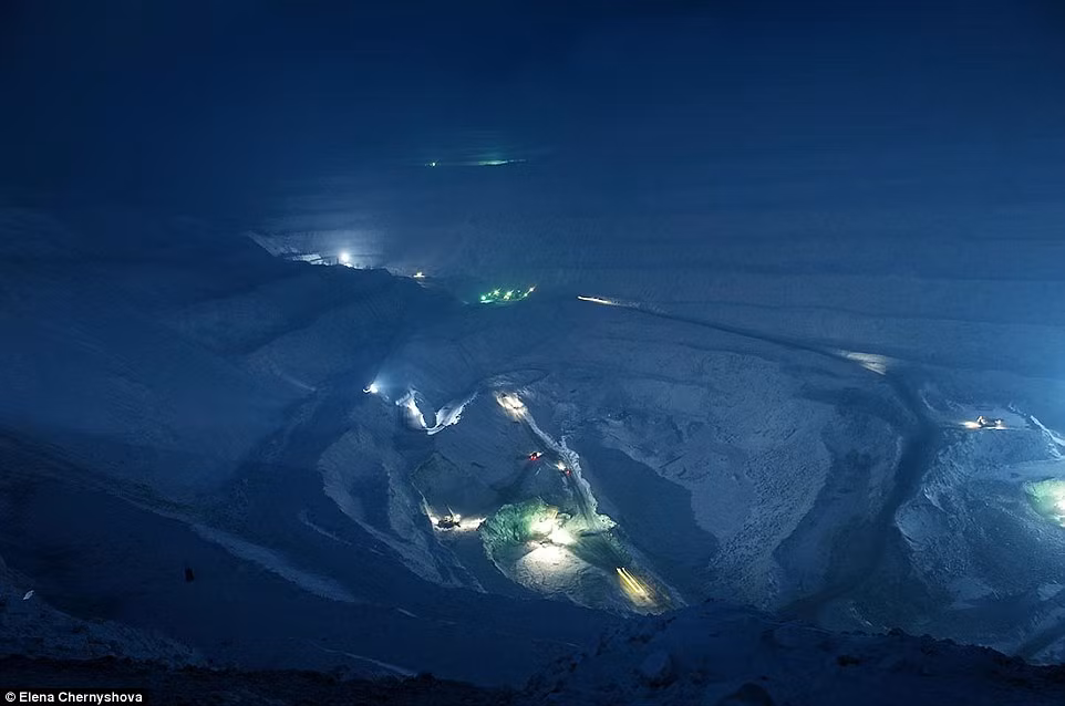 Sự gia tăng dân số thực sự của thành phố Norilsk bắt đầu vào đầu thế kỷ 20, khi các nhà địa chất Urvantsev phát hiện ra các mỏ niken, đồng và coban có trữ lượng lớn ở chân dãy núi Putorana.