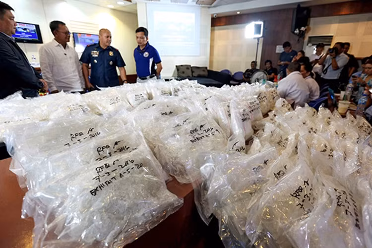 Philippines diet 32 nghi can ma tuy trong vong 24 gio