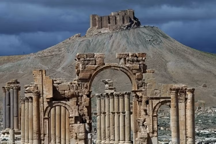 Quan doi Syria danh duoi phien quan IS khoi thanh co Palmyra