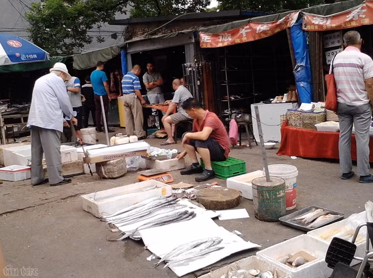 Đối với nhiều người già ở Trung Quốc, đi chợ là một hình thức thư giãn, vận động cơ thể.