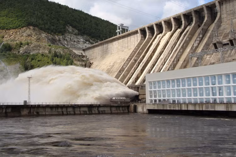 Mekong: Con song thinh vuong hay tham hoa?