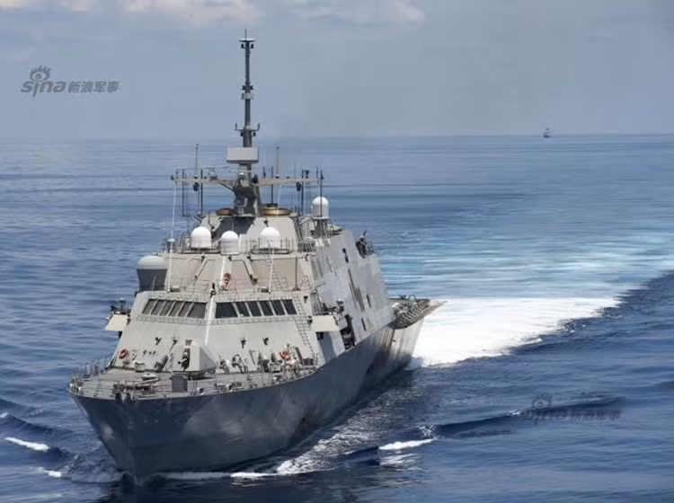 Mạng tin Sina đưa tin ngày 11/5 tàu chiến Trung Quốc bám đuổi tàu chiến Mỹ đang tuần tra ở vùng biển quốc tế ở quần đảo Trường Sa (thuộc chủ quyền của Việt Nam).