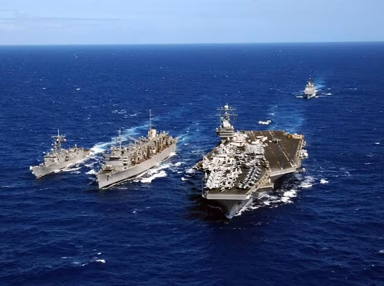 Mới đây, Hải quân Mỹ đã điều động nhóm tàu sân bay tấn công USS Carl Vinson thuộc biên chế Hạm đội 7 tham gia tập trận chung với Hải quân Malaysia trên Biển Đông.